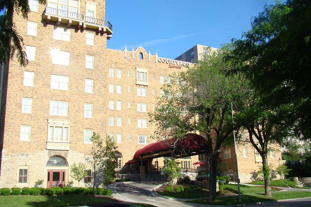 Courtyard Kansas City Country Club Plaza Exterior foto